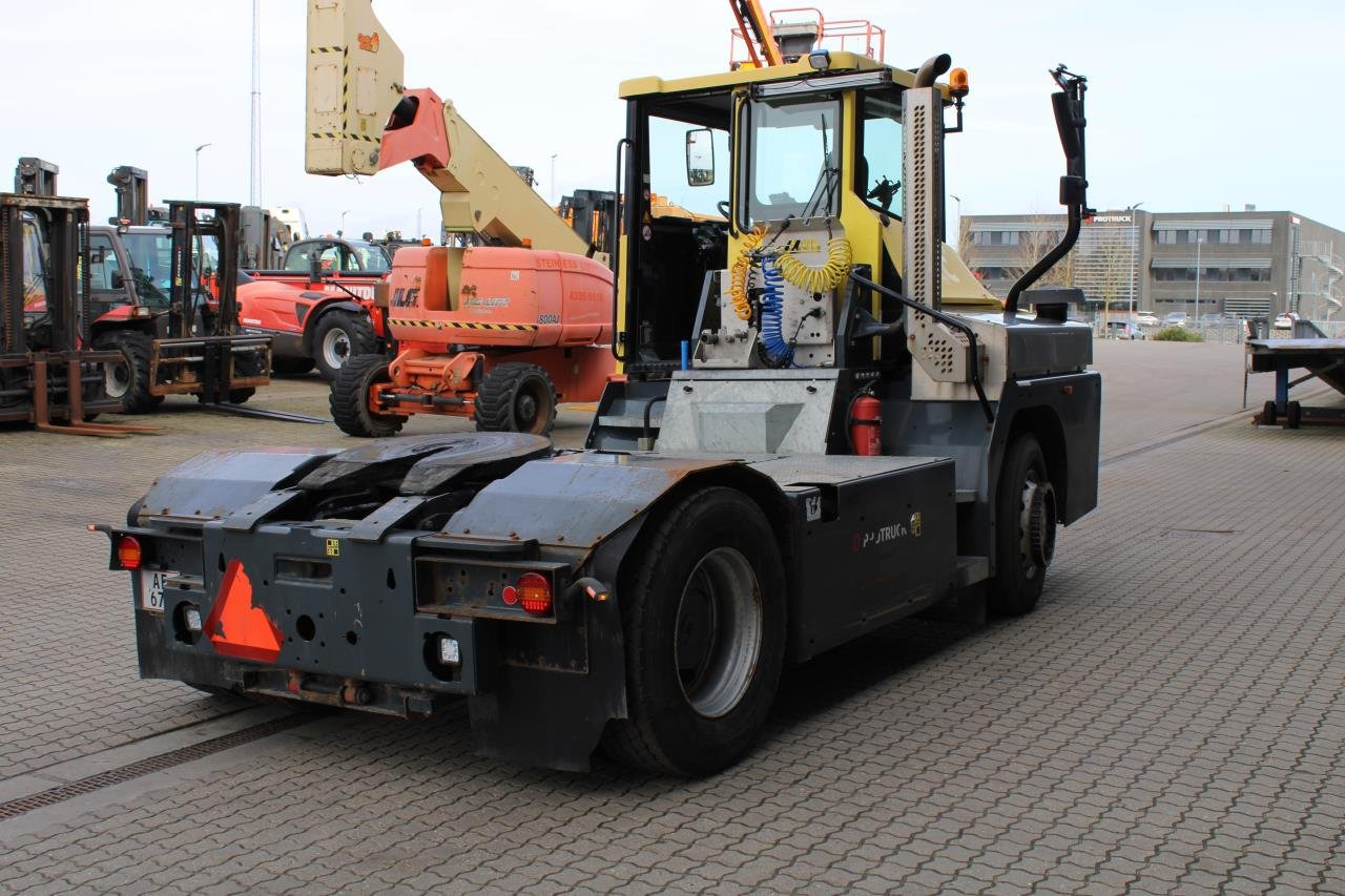 MOL RM255 4X4 - Terminal trekker: afbeelding 3 MOL RM255 4X4 - Terminal trekker: afbeelding 3