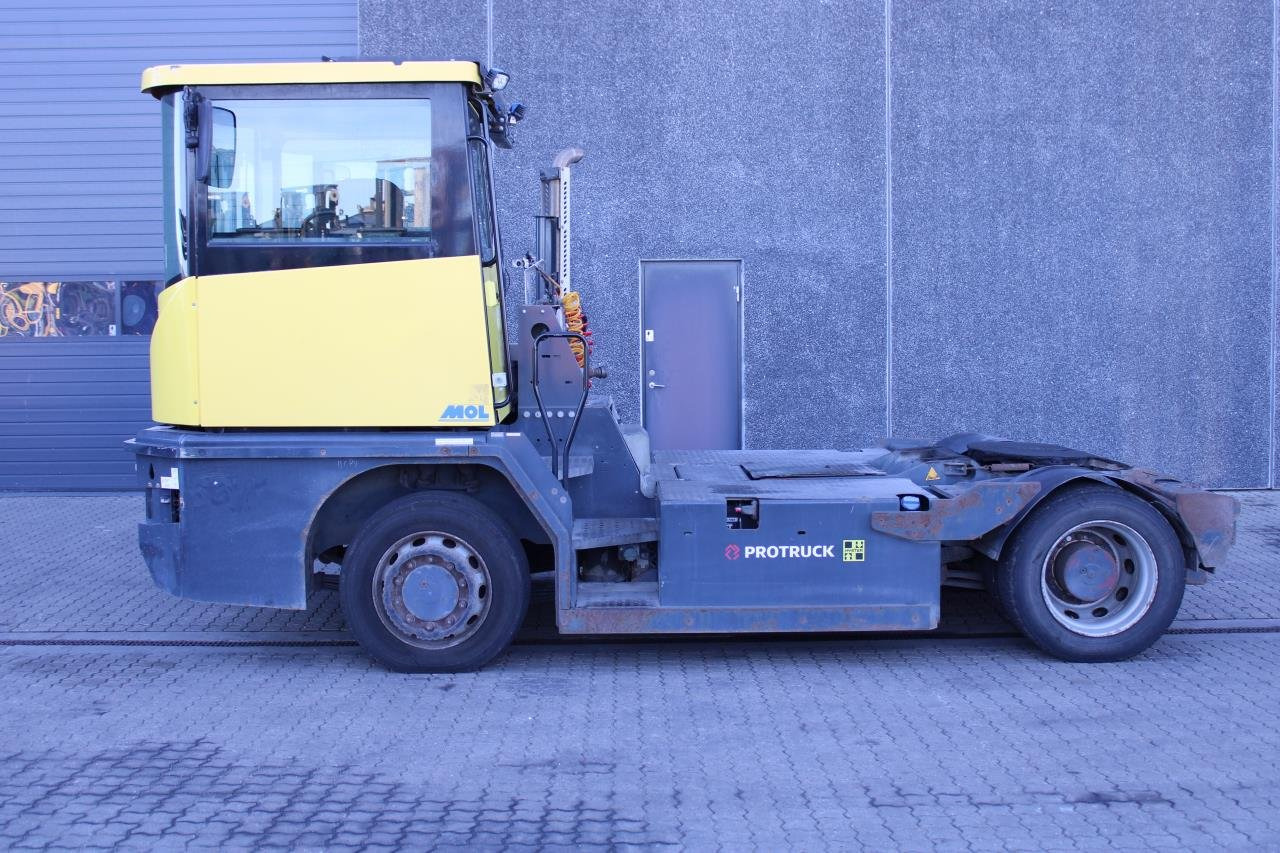 MOL RM255 4X4 - Terminal trekker: afbeelding 1 MOL RM255 4X4 - Terminal trekker: afbeelding 1