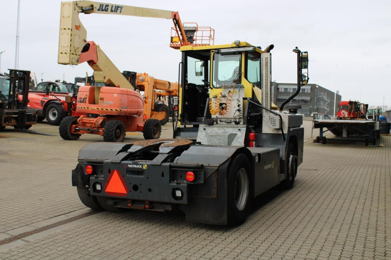 MOL RM255 4X4 - Terminal trekker: afbeelding 3 MOL RM255 4X4 - Terminal trekker: afbeelding 3
