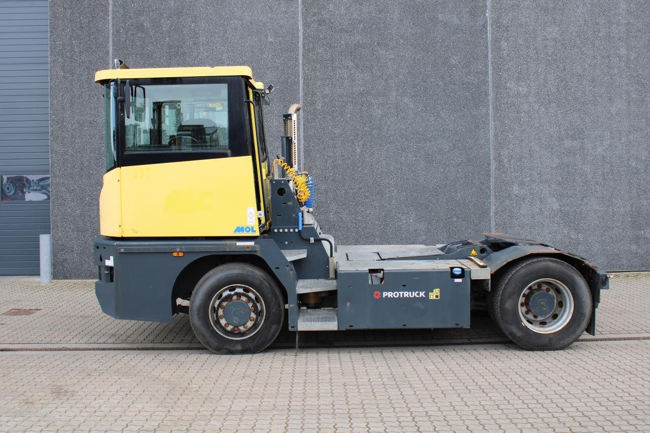 MOL RM255 4X4 - Terminal trekker: afbeelding 1 MOL RM255 4X4 - Terminal trekker: afbeelding 1