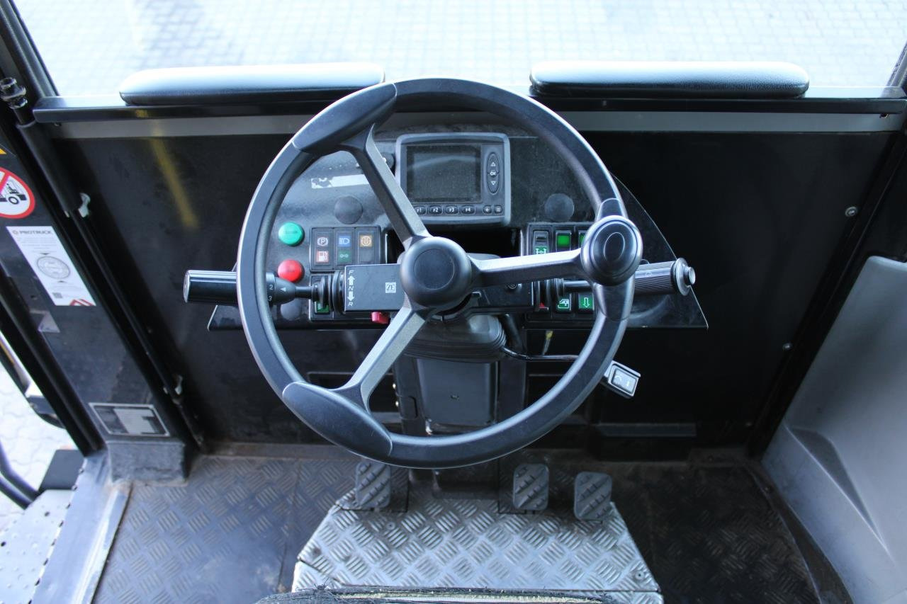 MOL RM255 4X4 - Terminal trekker: afbeelding 4 MOL RM255 4X4 - Terminal trekker: afbeelding 4