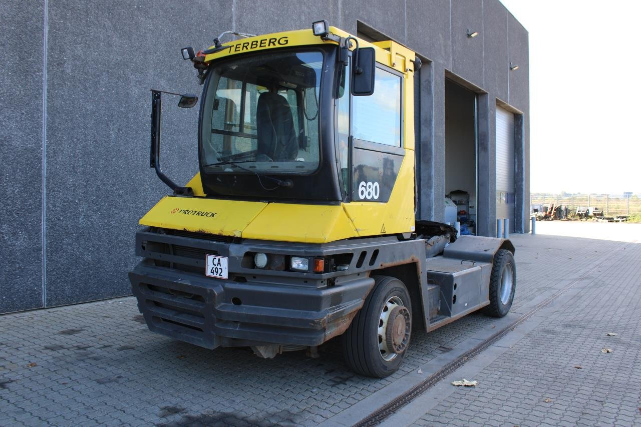Terberg RT282 - Terminal trekker: afbeelding 2 Terberg RT282 - Terminal trekker: afbeelding 2