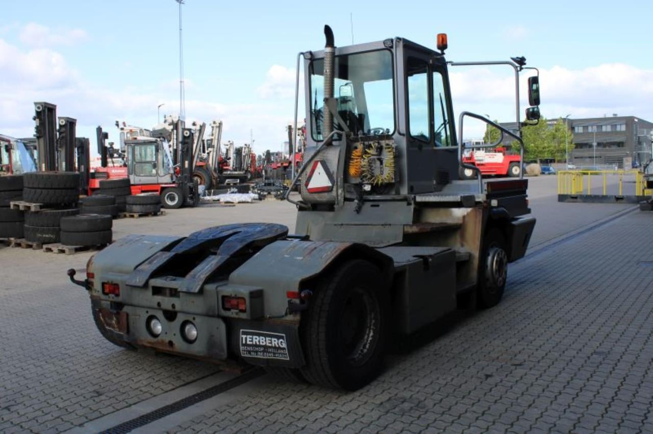 Terberg YT182 - Terminal trekker: afbeelding 3 Terberg YT182 - Terminal trekker: afbeelding 3