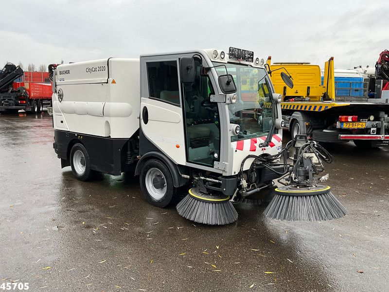 Bucher Citycat 2020 with 3-rd brush - Veegwagen: afbeelding 4 Bucher Citycat 2020 with 3-rd brush - Veegwagen: afbeelding 4