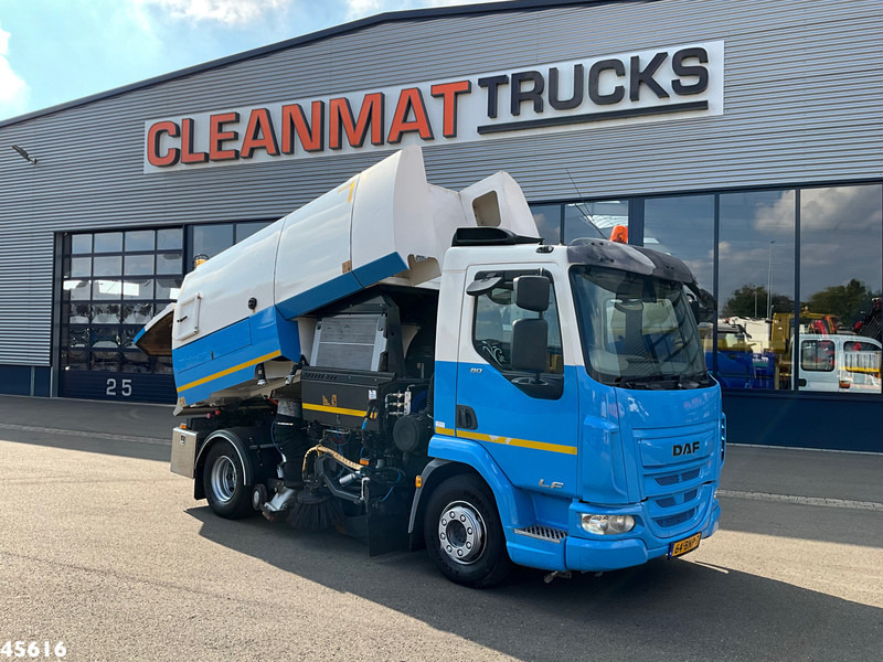 DAF FA LF 180 Euro 6 Johnston VS502 Just 138.807 km! - Veegwagen: afbeelding 1 DAF FA LF 180 Euro 6 Johnston VS502 Just 138.807 km! - Veegwagen: afbeelding 1