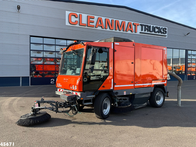 Dulevo 5020 Euro 6 with 3-rd brush - Veegwagen: afbeelding 1 Dulevo 5020 Euro 6 with 3-rd brush - Veegwagen: afbeelding 1