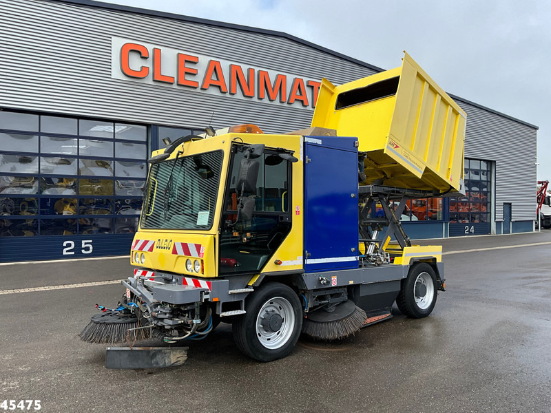 Dulevo 5020 S with 3-rd brush - Veegwagen: afbeelding 1 Dulevo 5020 S with 3-rd brush - Veegwagen: afbeelding 1