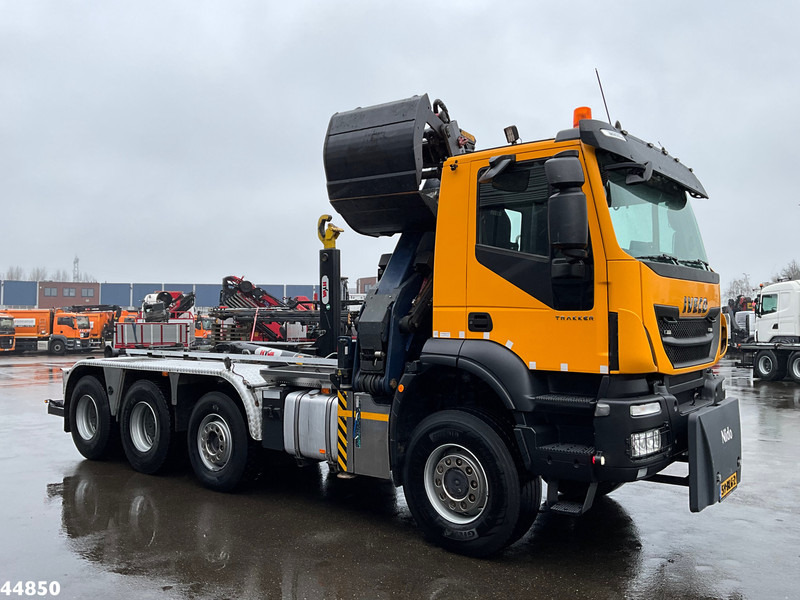 Iveco Trakker AD380T41W 8x6 Euro 6 HMF 19 Tonmeter Z-kraan - Haakarmsysteem vrachtwagen, Kraanwagen: afbeelding 5 Iveco Trakker AD380T41W 8x6 Euro 6 HMF 19 Tonmeter Z-kraan - Haakarmsysteem vrachtwagen, Kraanwagen: afbeelding 5