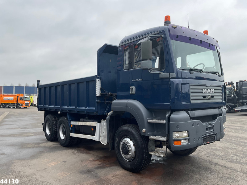 MAN TGA 33.363 6x6 Kipper 12m³ Manual Full steel - Kipper vrachtwagen: afbeelding 5 MAN TGA 33.363 6x6 Kipper 12m³ Manual Full steel - Kipper vrachtwagen: afbeelding 5