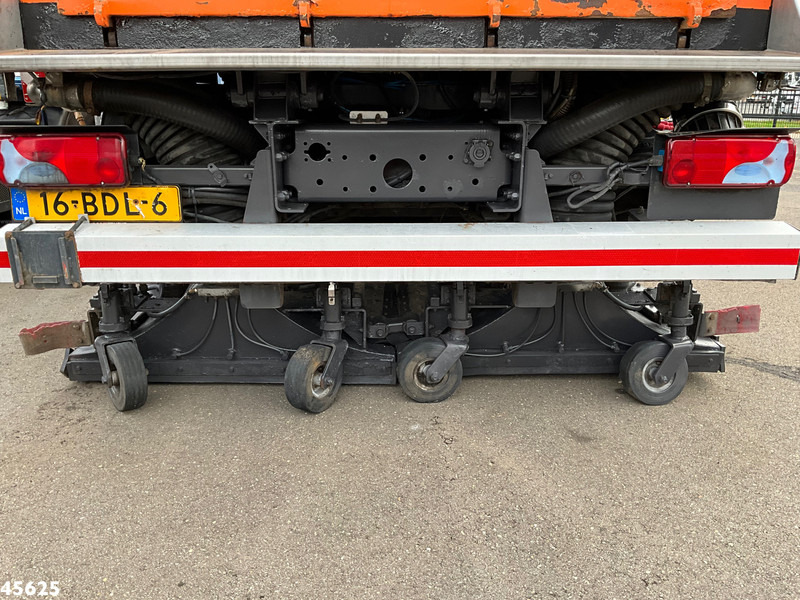MAN TGS 18.440 Euro 6 Beam S9000 Wegdekreiniger links en rechts vegend! - Veegwagen: afbeelding 4 MAN TGS 18.440 Euro 6 Beam S9000 Wegdekreiniger links en rechts vegend! - Veegwagen: afbeelding 4
