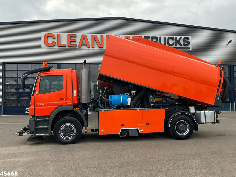 Mercedes-Benz Axor 1833 4x4 Schörling SORF Schienenreinigungs/Railway sweeper Just 38.680 Km! - Veegwagen: afbeelding 2 Mercedes-Benz Axor 1833 4x4 Schörling SORF Schienenreinigungs/Railway sweeper Just 38.680 Km! - Veegwagen: afbeelding 2