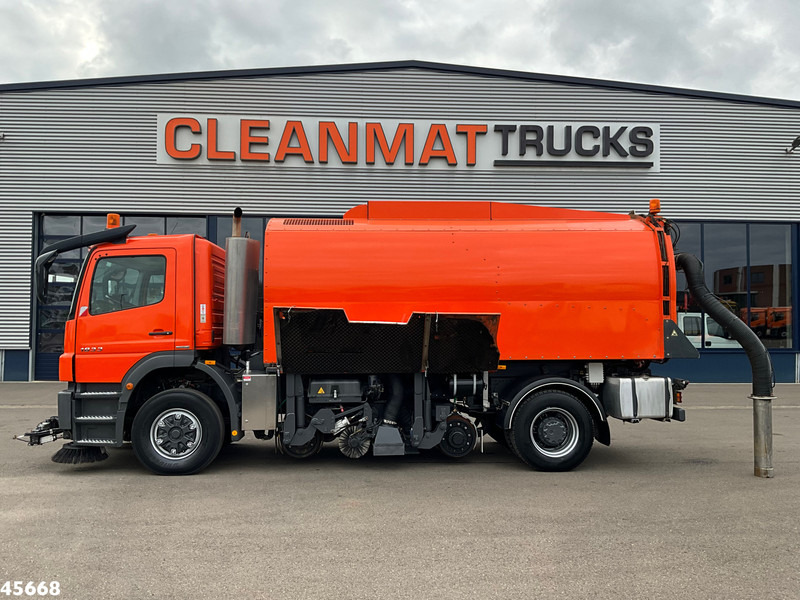 Mercedes-Benz Axor 1833 4x4 Schörling SORF Schienenreinigungs/Railway sweeper Just 38.680 Km! - Veegwagen: afbeelding 1 Mercedes-Benz Axor 1833 4x4 Schörling SORF Schienenreinigungs/Railway sweeper Just 38.680 Km! - Veegwagen: afbeelding 1