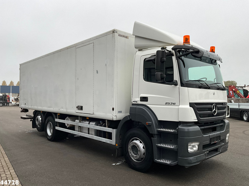Mercedes-Benz Axor 2636 6x2 Dhollandia laadklep Just 265.901 km! - Bakwagen: afbeelding 4 Mercedes-Benz Axor 2636 6x2 Dhollandia laadklep Just 265.901 km! - Bakwagen: afbeelding 4