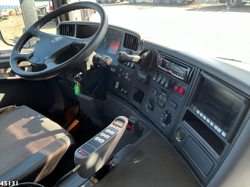 Interieur foto 3: Haakarmsysteem vrachtwagen, Kraanwagen Scania P 380 8x4 Euro 5 Hiab 21 Tonmeter laadkraan Just 244.337 km!