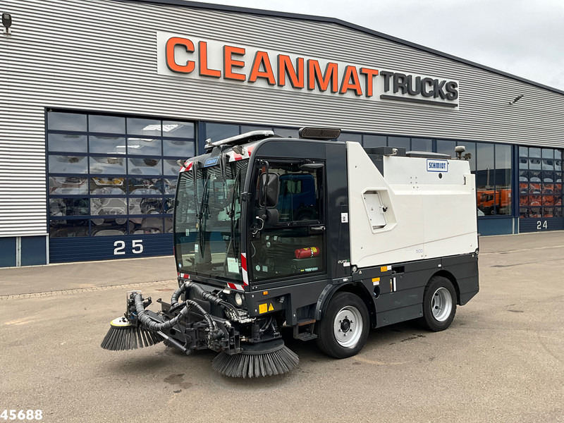 Schmidt Cleango Compact 500 Euro 6 with 3-rd brush Just 41.050 km! - Veegwagen: afbeelding 3 Schmidt Cleango Compact 500 Euro 6 with 3-rd brush Just 41.050 km! - Veegwagen: afbeelding 3