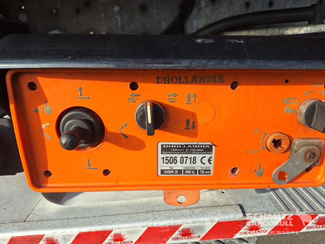 SCHMITZ Curtainsider Standard Taillift - Schuifzeiloplegger: afbeelding 2 SCHMITZ Curtainsider Standard Taillift - Schuifzeiloplegger: afbeelding 2