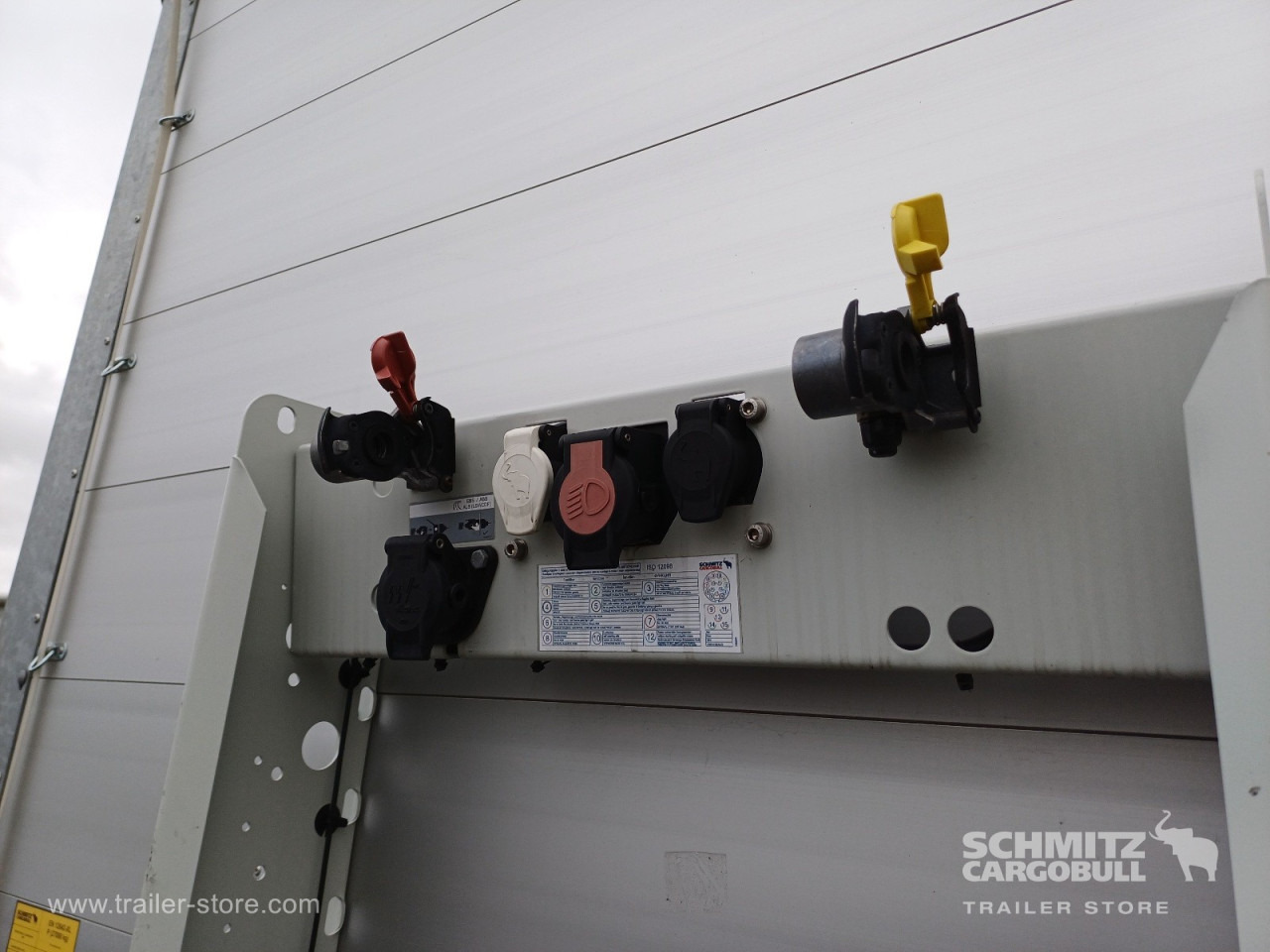 SCHMITZ Auflieger Curtainsider Standard - Schuifzeiloplegger: afbeelding 2 SCHMITZ Auflieger Curtainsider Standard - Schuifzeiloplegger: afbeelding 2