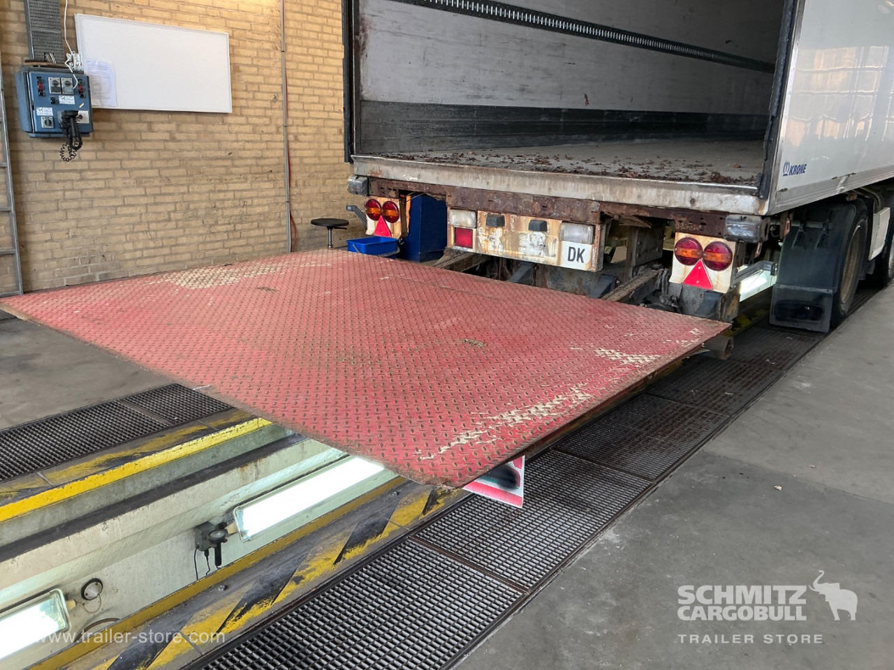 KRONE Dryfreight Standard Taillift - Gesloten oplegger: afbeelding 3 KRONE Dryfreight Standard Taillift - Gesloten oplegger: afbeelding 3