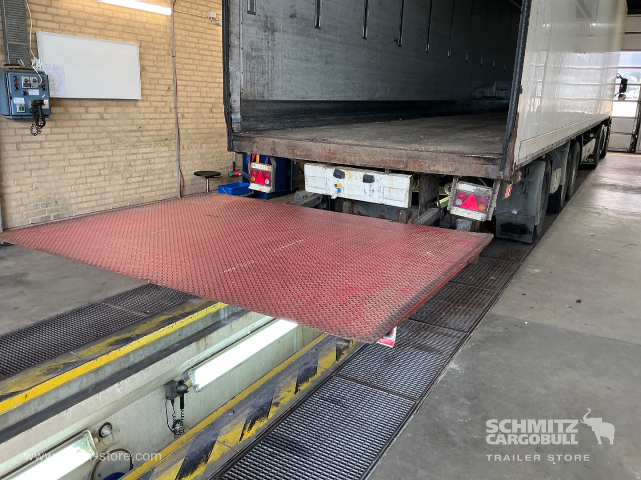 KRONE Dryfreight Standard Taillift - Gesloten oplegger: afbeelding 3 KRONE Dryfreight Standard Taillift - Gesloten oplegger: afbeelding 3