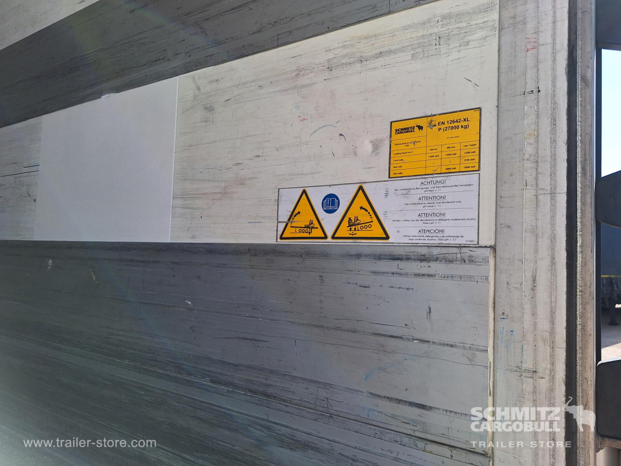 SCHMITZ Reefer Standard - Isotherm oplegger: afbeelding 2 SCHMITZ Reefer Standard - Isotherm oplegger: afbeelding 2