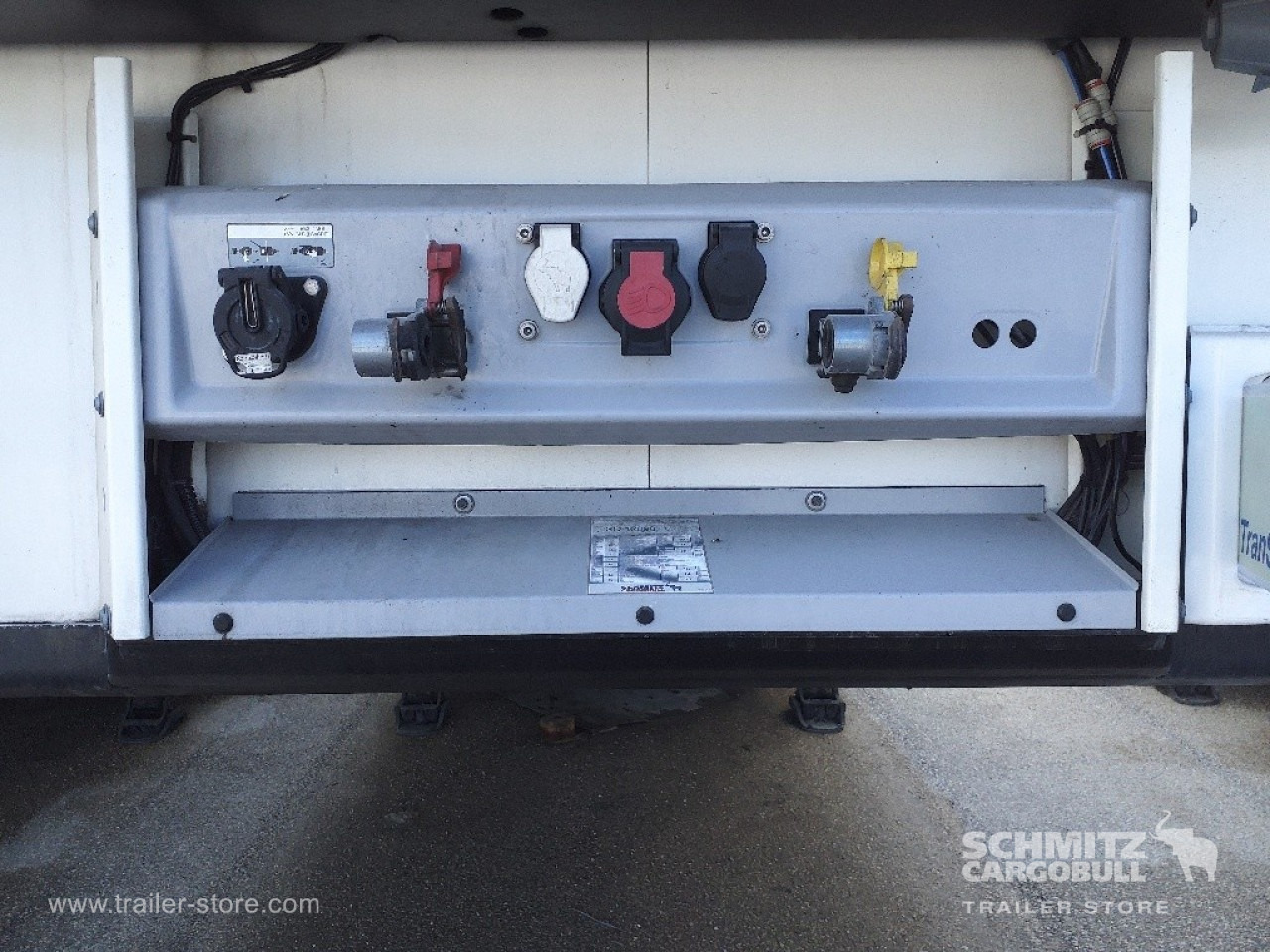 SCHMITZ Reefer Standard - Isotherm oplegger: afbeelding 4 SCHMITZ Reefer Standard - Isotherm oplegger: afbeelding 4