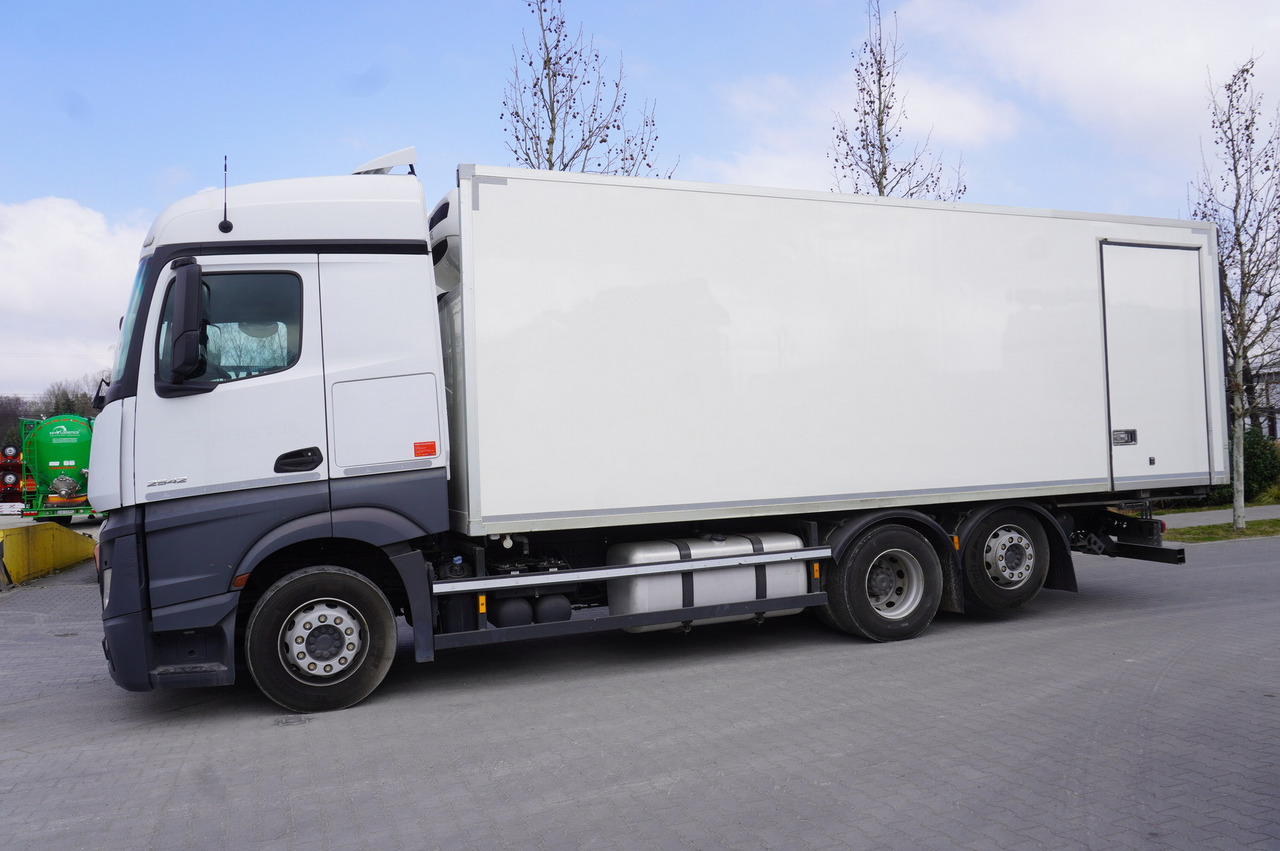 MERCEDES-BENZ Actros 2542 / GIGA cabin / Thermoking 1000R - Koelwagen vrachtwagen: afbeelding 2 MERCEDES-BENZ Actros 2542 / GIGA cabin / Thermoking 1000R - Koelwagen vrachtwagen: afbeelding 2