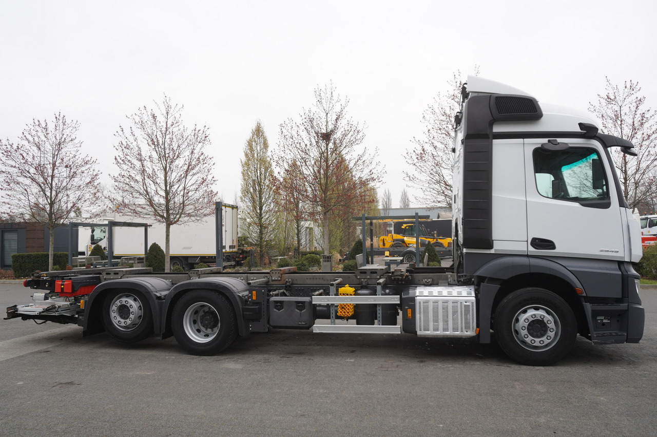 MERCEDES-BENZ Actros 2545 6×2 MP5 / ADR / several units - Containertransporter/ Wissellaadbak vrachtwagen: afbeelding 2 MERCEDES-BENZ Actros 2545 6×2 MP5 / ADR / several units - Containertransporter/ Wissellaadbak vrachtwagen: afbeelding 2