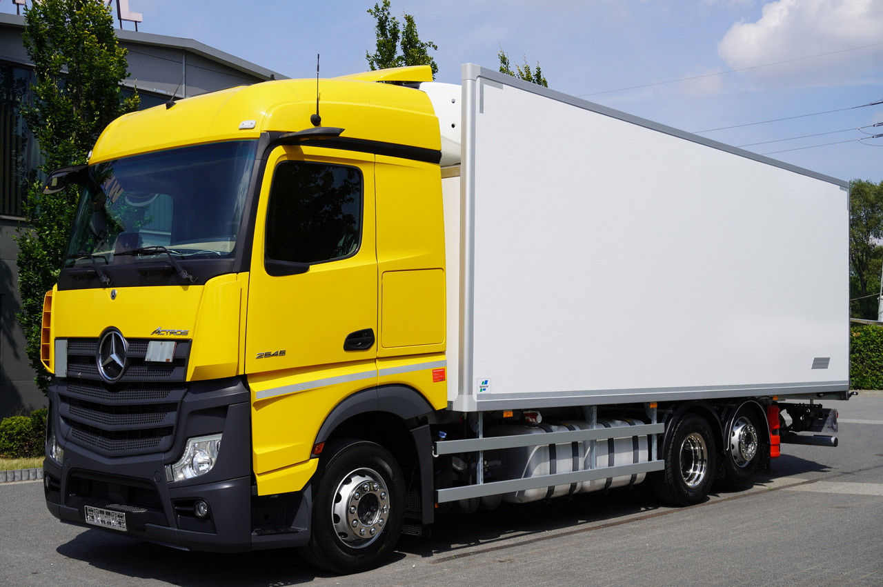 MERCEDES-BENZ Actros 2545 MP5 6×2 E6 / NEW Igloocar refrigerator / 19 pallets - Koelwagen vrachtwagen: afbeelding 1 MERCEDES-BENZ Actros 2545 MP5 6×2 E6 / NEW Igloocar refrigerator / 19 pallets - Koelwagen vrachtwagen: afbeelding 1