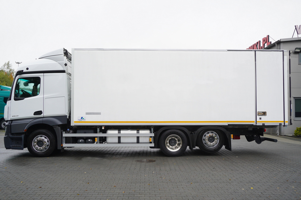 MERCEDES-BENZ Actros 2545 MP5 / Lecapitaine 18 EPAL refrigerator / Bitemperature / Carrier Supra 850 MT / ADR AT - Koelwagen vrachtwagen: afbeelding 2 MERCEDES-BENZ Actros 2545 MP5 / Lecapitaine 18 EPAL refrigerator / Bitemperature / Carrier Supra 850 MT / ADR AT - Koelwagen vrachtwagen: afbeelding 2