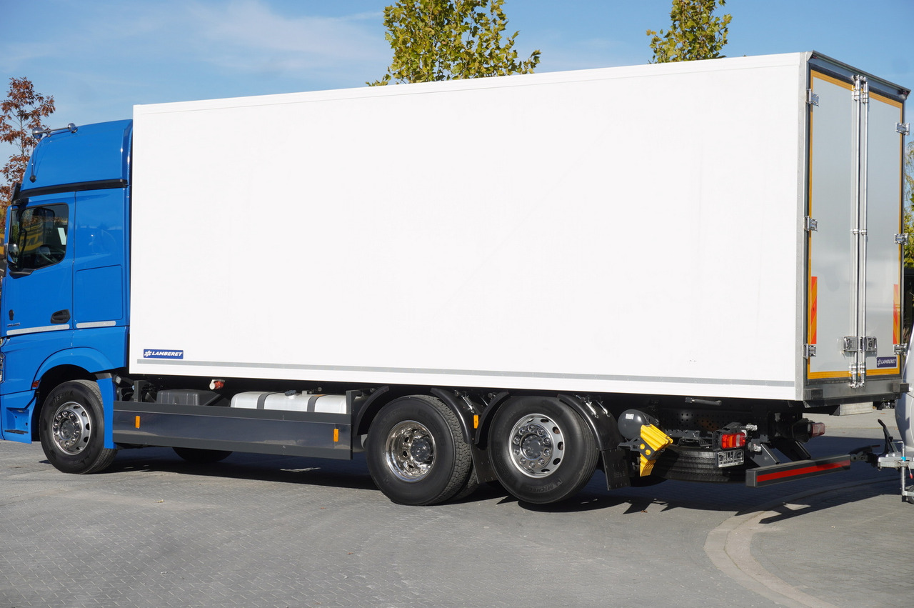 MERCEDES-BENZ Actros 2548 E6 / GIGA / Cab Lounge chair / Lamberet Refrigerator / Carrier Supra 950 - Koelwagen vrachtwagen: afbeelding 4 MERCEDES-BENZ Actros 2548 E6 / GIGA / Cab Lounge chair / Lamberet Refrigerator / Carrier Supra 950 - Koelwagen vrachtwagen: afbeelding 4