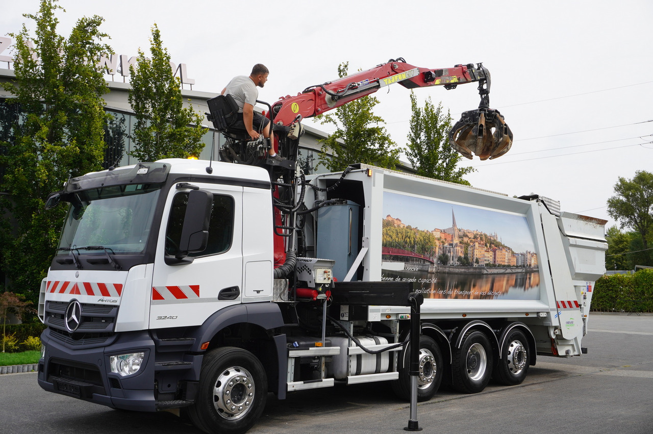 MERCEDES-BENZ Antos 3240 8x2 / Tajfun 5T crane / Farid Industries garbage truck/ 3 steered axles - Vacuümwagen: afbeelding 4 MERCEDES-BENZ Antos 3240 8x2 / Tajfun 5T crane / Farid Industries garbage truck/ 3 steered axles - Vacuümwagen: afbeelding 4