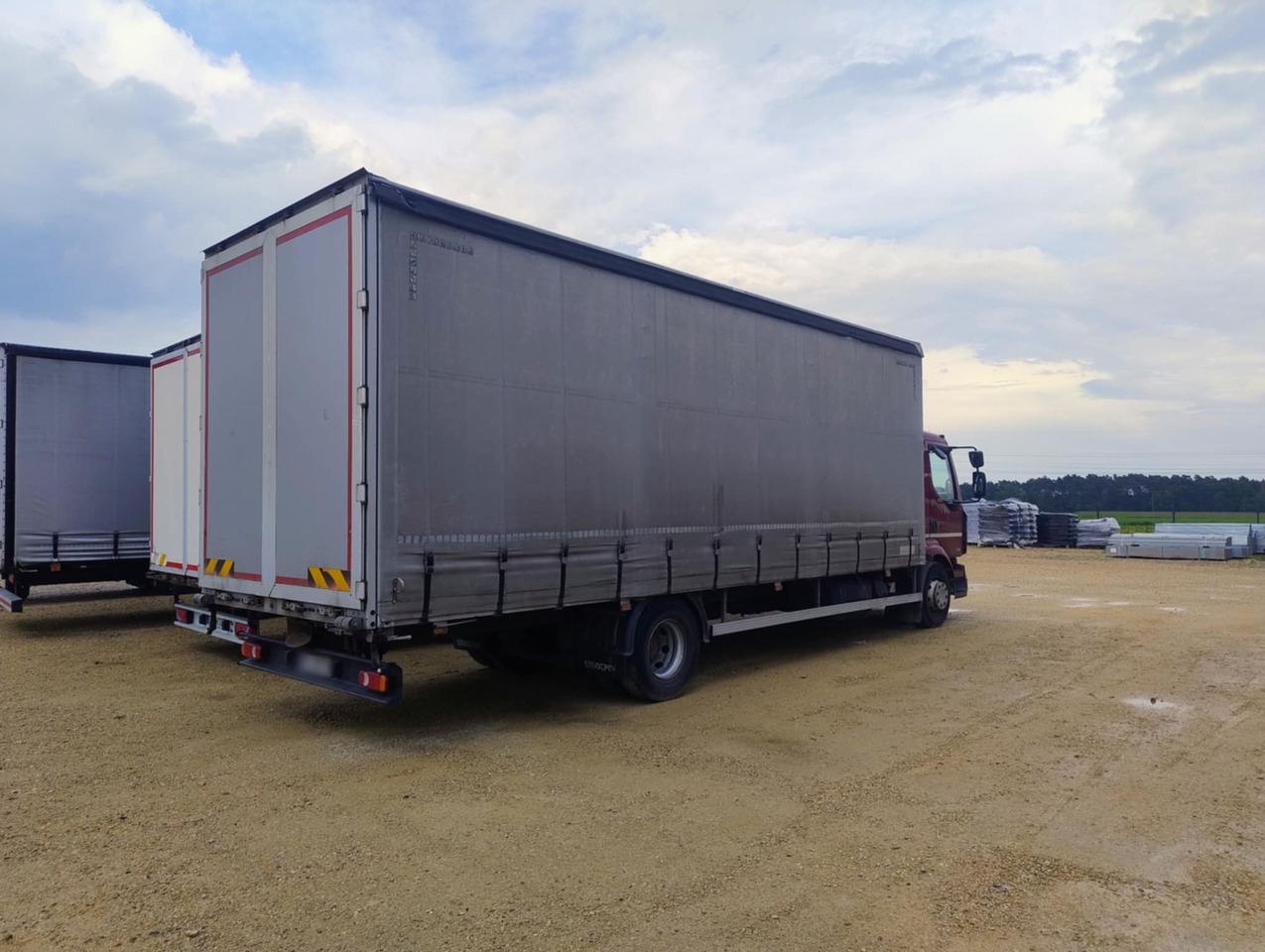 RENAULT Midlum 300 / Curtain 18 EPAL / Sleeping cab - Schuifzeilen vrachtwagen: afbeelding 3 RENAULT Midlum 300 / Curtain 18 EPAL / Sleeping cab - Schuifzeilen vrachtwagen: afbeelding 3