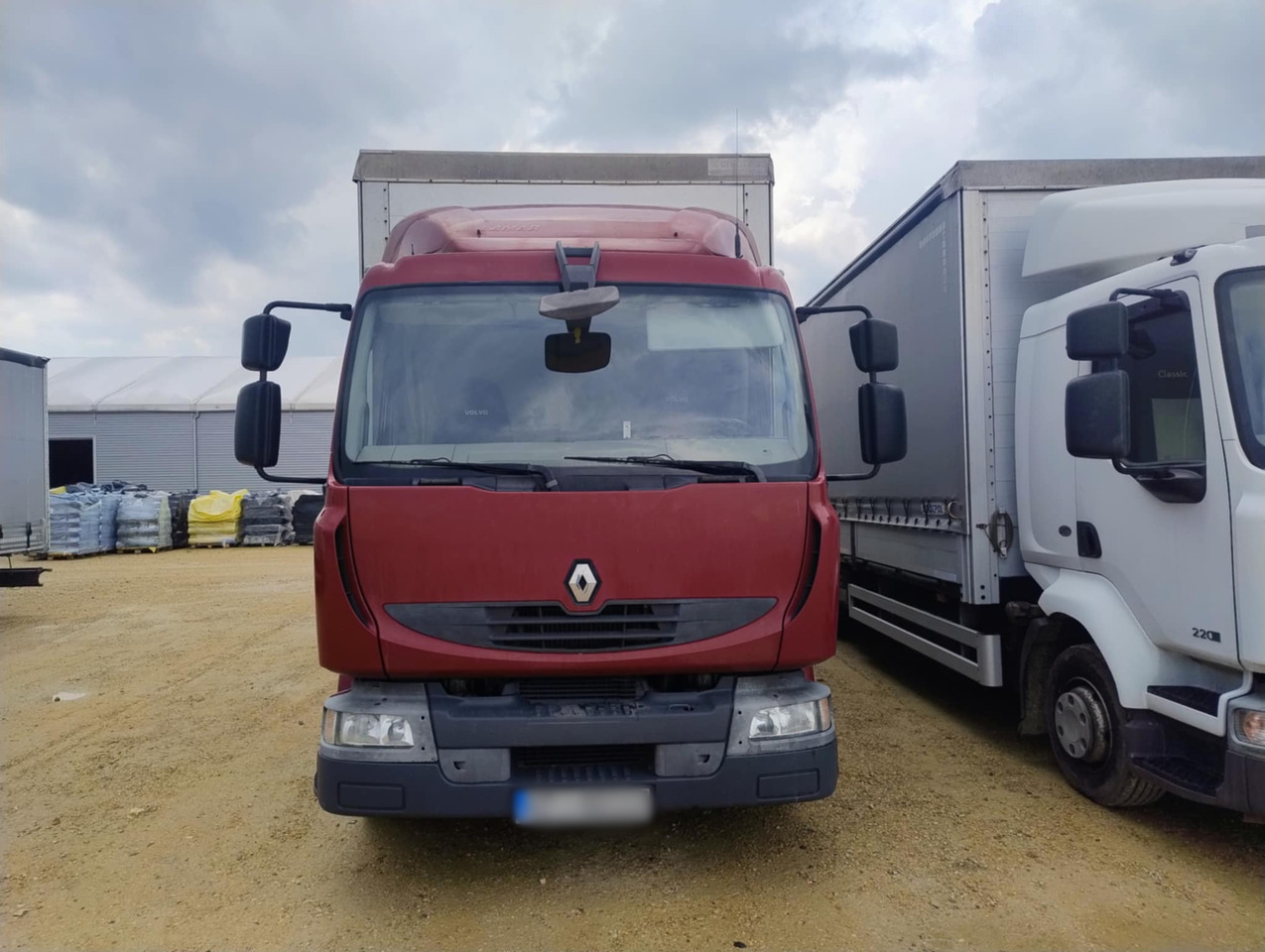 RENAULT Midlum 300 / Curtain 18 EPAL / Sleeping cab - Schuifzeilen vrachtwagen: afbeelding 2 RENAULT Midlum 300 / Curtain 18 EPAL / Sleeping cab - Schuifzeilen vrachtwagen: afbeelding 2