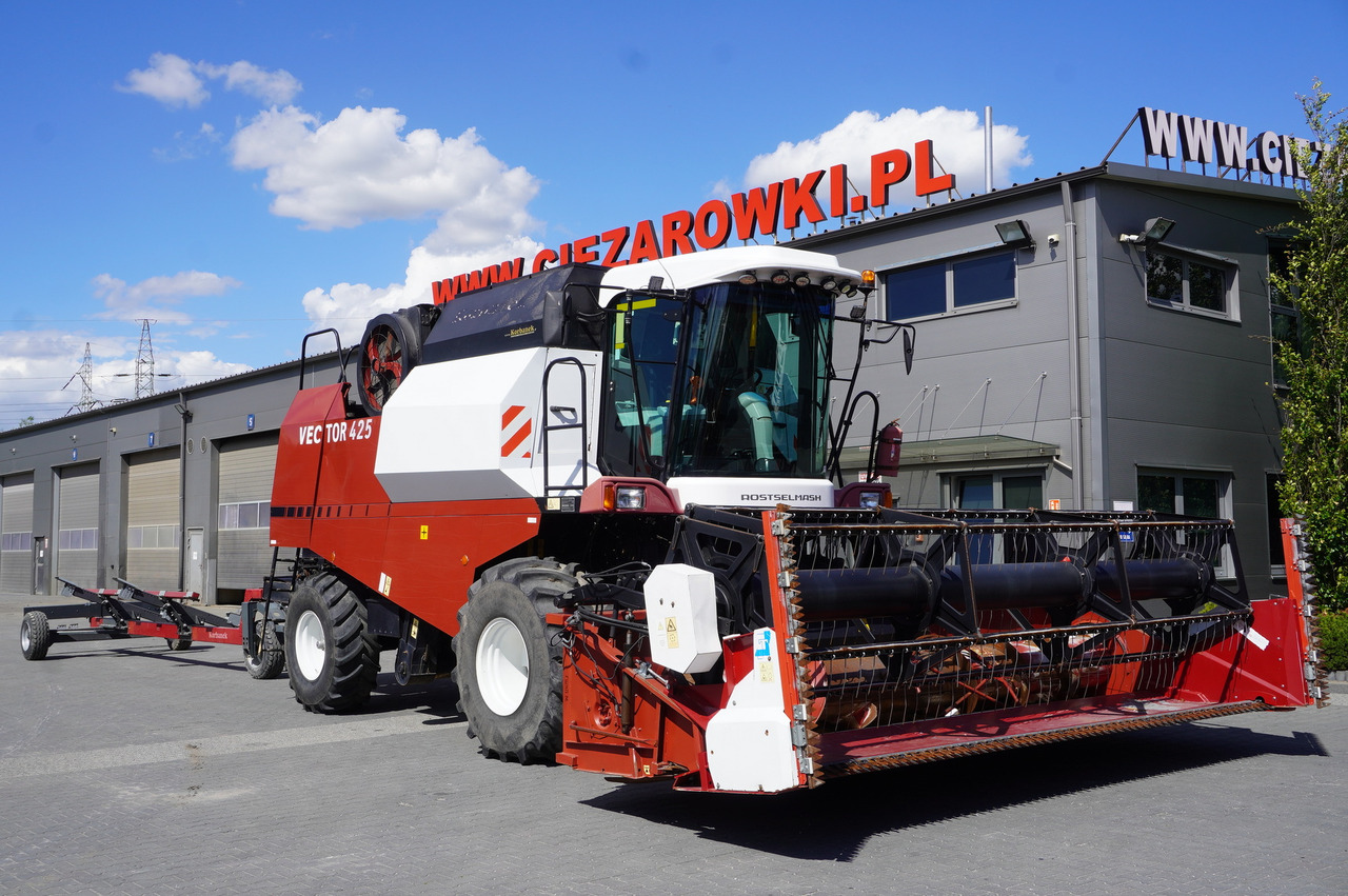ROSTSELMASH VECTOR 425 RSM-101 grain harvester + Header 5 m + rapeseed harvesting extension / 2300 MTH - Maaidorser: afbeelding 3 ROSTSELMASH VECTOR 425 RSM-101 grain harvester + Header 5 m + rapeseed harvesting extension / 2300 MTH - Maaidorser: afbeelding 3