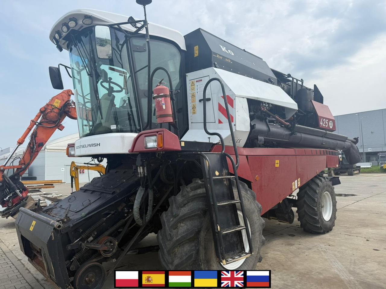 ROSTSELMASH VECTOR 425 RSM-101 grain harvester + Header 5 m + rapeseed harvesting extension / 2300 MTH - Maaidorser: afbeelding 1 ROSTSELMASH VECTOR 425 RSM-101 grain harvester + Header 5 m + rapeseed harvesting extension / 2300 MTH - Maaidorser: afbeelding 1