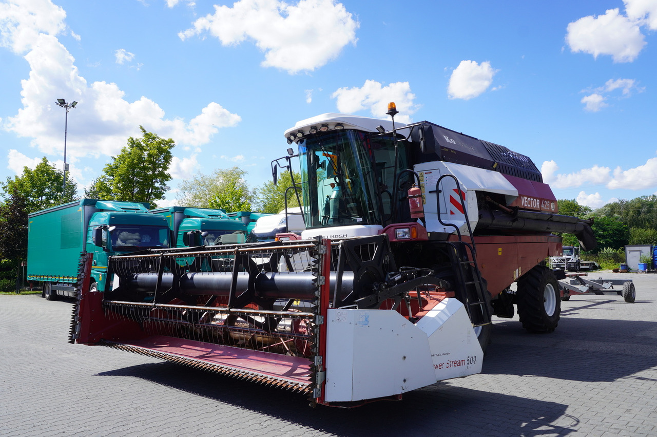 ROSTSELMASH VECTOR 425 RSM-101 grain harvester + Header 5 m + rapeseed harvesting extension / 2300 MTH - Maaidorser: afbeelding 5 ROSTSELMASH VECTOR 425 RSM-101 grain harvester + Header 5 m + rapeseed harvesting extension / 2300 MTH - Maaidorser: afbeelding 5