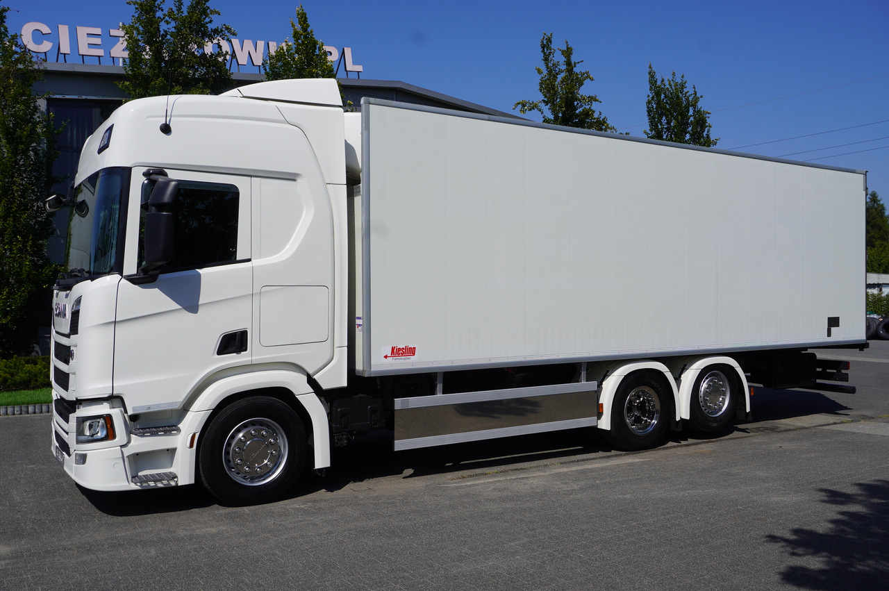 SCANIA R500 Hook-Up Refrigerated Truck KIESLING 20 EPAL / Carrier Supra 1250 Silent - Koelwagen vrachtwagen: afbeelding 2 SCANIA R500 Hook-Up Refrigerated Truck KIESLING 20 EPAL / Carrier Supra 1250 Silent - Koelwagen vrachtwagen: afbeelding 2