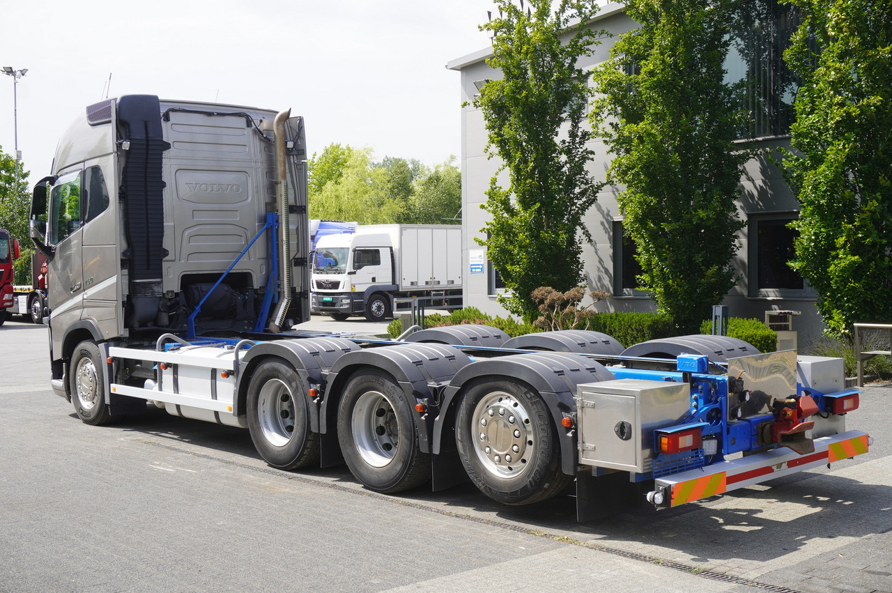 VOLVO FH16 750 8x4x4 / 750 HP! / Frame 685 cm / Steered 4th axle - Chassis vrachtwagen: afbeelding 4 VOLVO FH16 750 8x4x4 / 750 HP! / Frame 685 cm / Steered 4th axle - Chassis vrachtwagen: afbeelding 4
