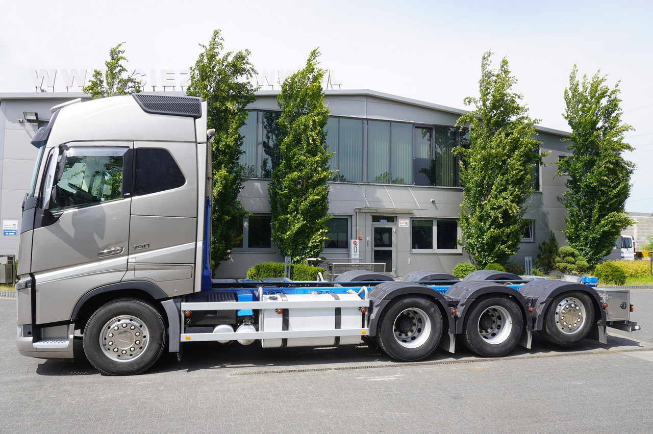VOLVO FH16 750 8x4x4 / 750 HP! / Frame 685 cm / Steered 4th axle - Chassis vrachtwagen: afbeelding 3 VOLVO FH16 750 8x4x4 / 750 HP! / Frame 685 cm / Steered 4th axle - Chassis vrachtwagen: afbeelding 3