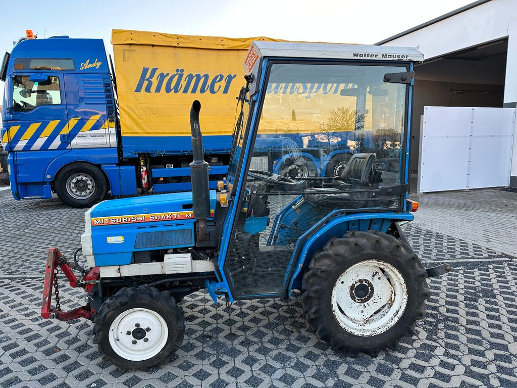 Mitsubishi MT 180 DL Winterdienst und mäherwerk - Gemeentelijke tractor: afbeelding 4 Mitsubishi MT 180 DL Winterdienst und mäherwerk - Gemeentelijke tractor: afbeelding 4