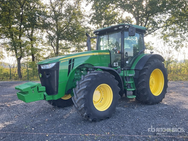 John Deere 8260R 4WD Tractor - Tractor: afbeelding 1 John Deere 8260R 4WD Tractor - Tractor: afbeelding 1