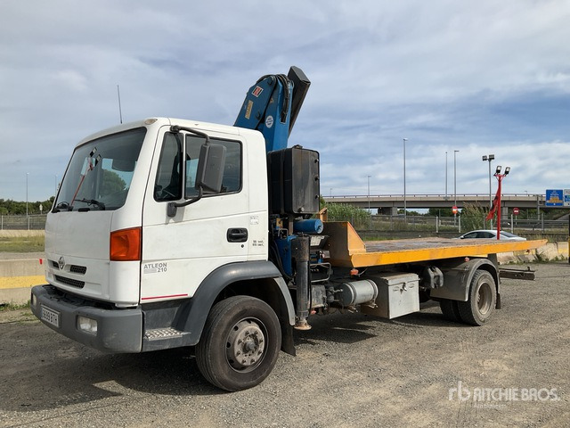 2002 Nissan Atleon 210 4x2 with Crane Rollback Truck - Bergingsvoertuig: afbeelding 2 2002 Nissan Atleon 210 4x2 with Crane Rollback Truck - Bergingsvoertuig: afbeelding 2