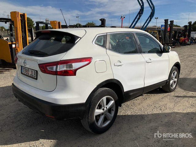 2015 Nissan Qashqai 4WD SUV - SUV: afbeelding 4 2015 Nissan Qashqai 4WD SUV - SUV: afbeelding 4