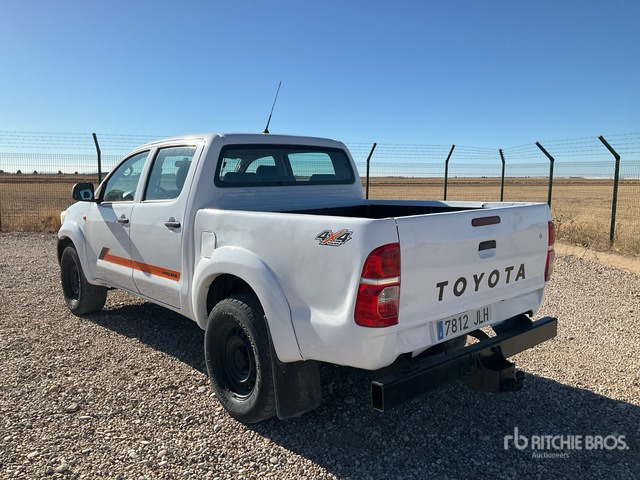 2015 Toyota Hilux 4x4 Crew Cab Pickup - Pick-up: afbeelding 4 2015 Toyota Hilux 4x4 Crew Cab Pickup - Pick-up: afbeelding 4