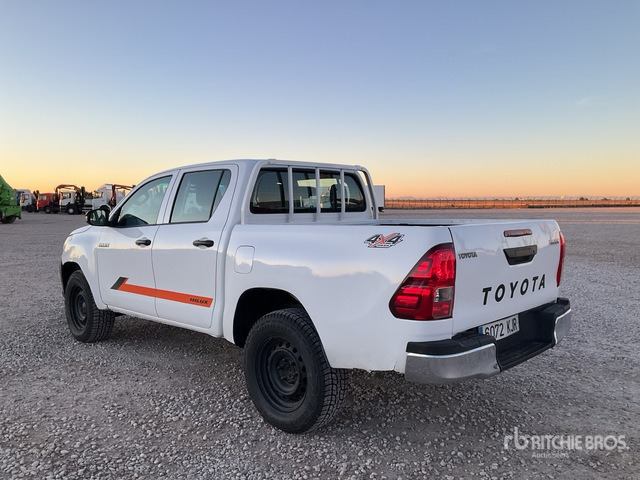 2017 Toyota Hilux 4x4 Crew Cab Pickup - Pick-up: afbeelding 2 2017 Toyota Hilux 4x4 Crew Cab Pickup - Pick-up: afbeelding 2