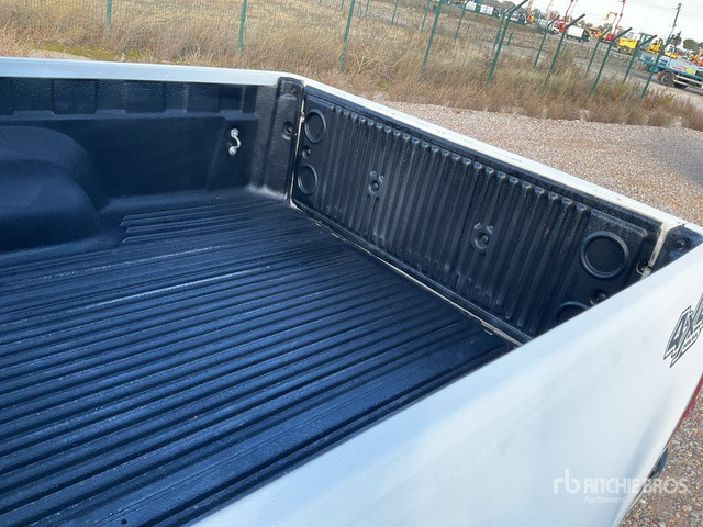 2019 Toyota Hilux 4x4 Crew Cab Pickup - Pick-up: afbeelding 4 2019 Toyota Hilux 4x4 Crew Cab Pickup - Pick-up: afbeelding 4