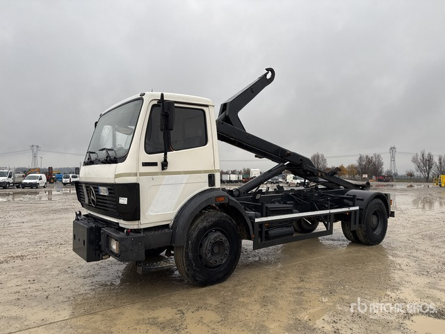 1990 Mercedes-Benz 1722 4x2 Roll-Off Truck - Haakarmsysteem vrachtwagen: afbeelding 1 1990 Mercedes-Benz 1722 4x2 Roll-Off Truck - Haakarmsysteem vrachtwagen: afbeelding 1