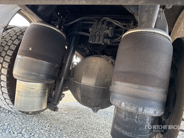 2000 Renault Premium 300 2000 Benelli 10510/3S2 6000 kg ... Flatbed Truck with Crane - Vrachtwagen met open laadbak, Kraanwagen: afbeelding 5 2000 Renault Premium 300 2000 Benelli 10510/3S2 6000 kg ... Flatbed Truck with Crane - Vrachtwagen met open laadbak, Kraanwagen: afbeelding 5