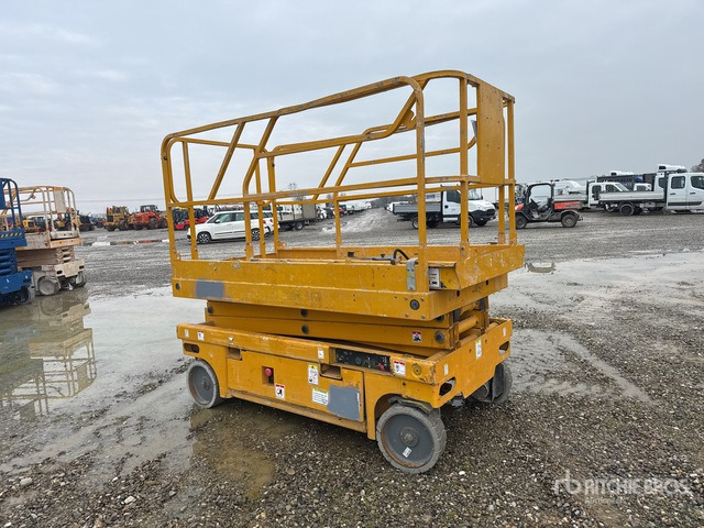 2009 Haulotte Compact 8NWT Electric (Inoperable) Scissor Lift - Schaarlift: afbeelding 2 2009 Haulotte Compact 8NWT Electric (Inoperable) Scissor Lift - Schaarlift: afbeelding 2