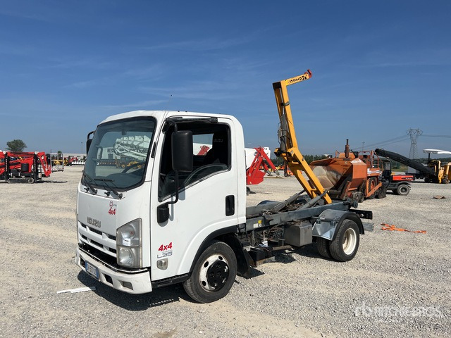 2009 Isuzu L35 4x4 Roll-Off Truck - Klepelmaaier/ Mulcher: afbeelding 2 2009 Isuzu L35 4x4 Roll-Off Truck - Klepelmaaier/ Mulcher: afbeelding 2